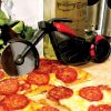 1pc Motorcycle Pizza Cutter; Stainless Steel Wheel Blade; Kitchen Gadget Present With Stand - Plastic